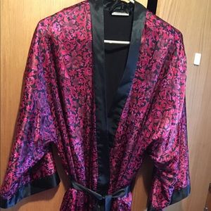Valerie Stevens satin fleece lined robe size L